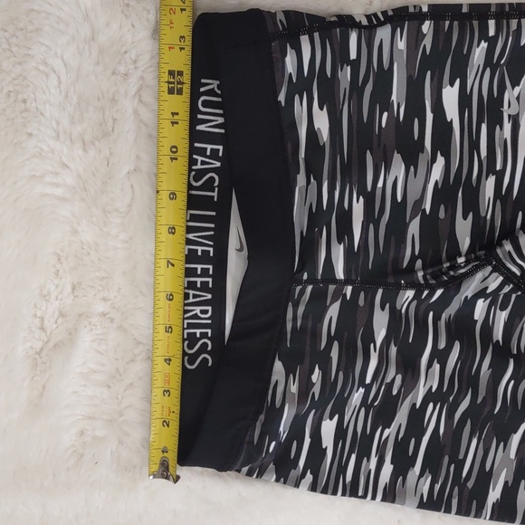 NIKE DRI-FIT RUNNING PANTS. - Picture 12 of 12